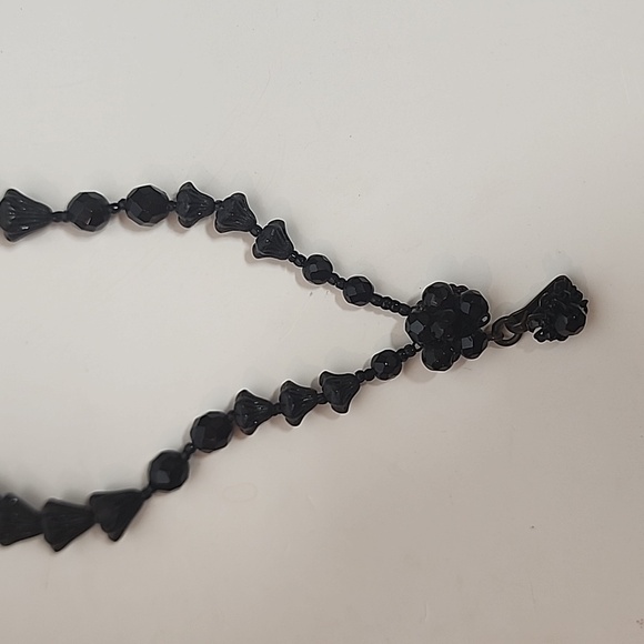 Elegant Black Beaded Necklace - Picture 2 of 11